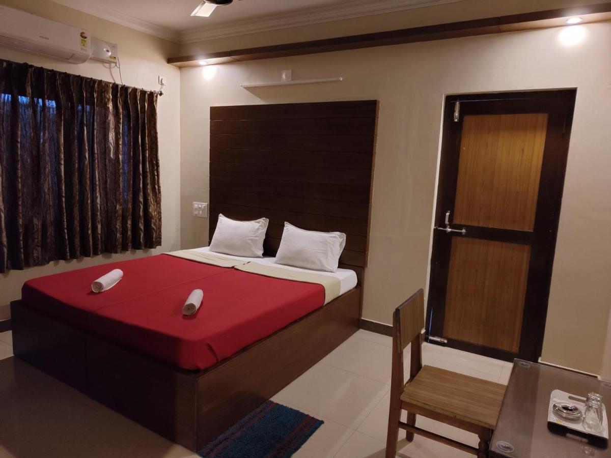 Vyavahar Lodge Udupi Eksteriør billede